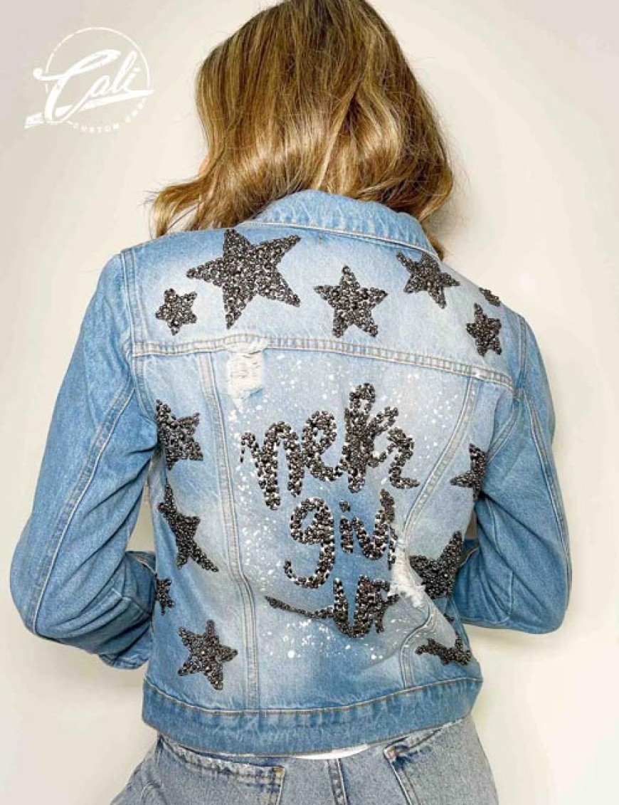 Customização de sale jeans com pedrarias
